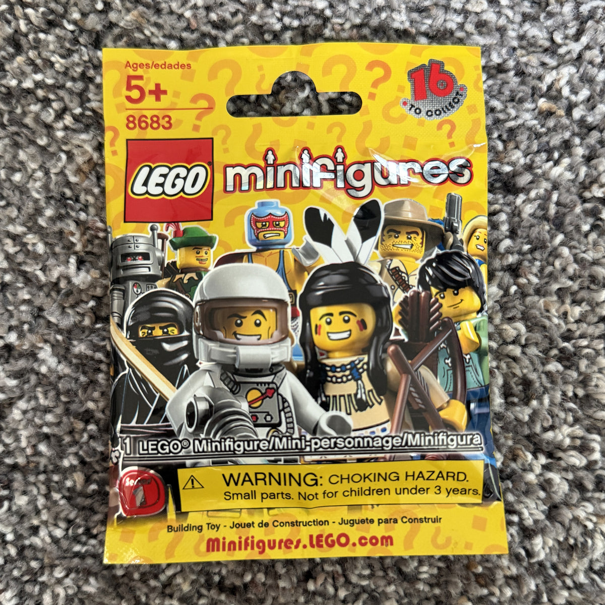 LEGO Minifigures Series 1 8683 Blind Bag — Sealed — photo 1