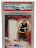 2019 Panini Origins Tyler Herro Autografo su Maglia - Rosso /99 Carta da Rookie #177 PSA 7 Quasi Ottimo e Autografo 10