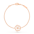 Bracciale Lucky Spring di Van Cleef & Arpels, motivo a fiore di susino in oro rosa 18K e madreperla