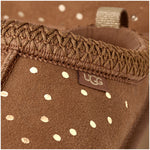 UGG Tazz Shiny Dots Slipper Chestnut (Big Kids) — detail - Image 5